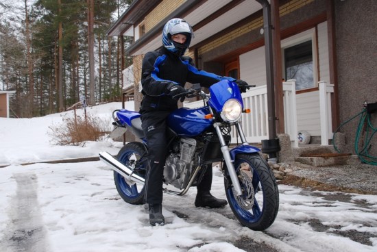 mzrt125_ilkka_pihassa2